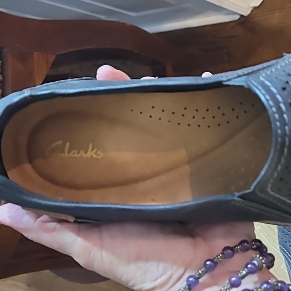 Comfy Clarks black moccasins - Picture 13 of 16